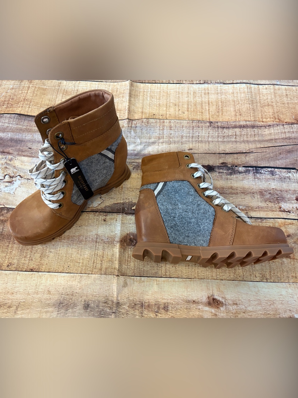 Womenβs Sorel Brown Hidden Heel Tan Hiker Boots with Grey Felt Panels